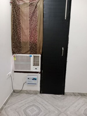 Room in 1.5 BHK Builder Floor at Huda – for Rent