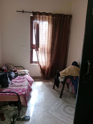 Room in 1.5 BHK Builder Floor at Huda – for Rent
