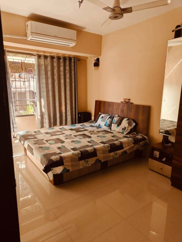 Room, malad east Pg For Boys & Girls In Malad East 9921789