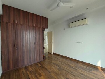 Room in 3 BHK Apartment at Conscient Heritage Max, Sector 102 – for Rent
