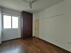 Room in 3 BHK Apartment at Conscient Heritage Max, Sector 102 – for Rent