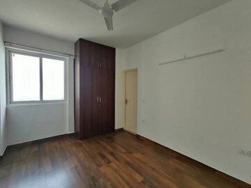 Room in 3 BHK Apartment at Conscient Heritage Max, Sector 102 – for Rent