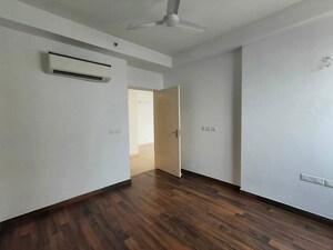 Room in 3 BHK Villa at BPTP Amstoria, Sector 102 – for Rent