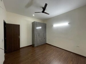 Room in 3 BHK Villa at BPTP Amstoria, Sector 102 – for Rent