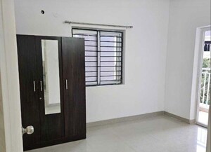 Room in 2 BHK Apartment at Jains Carlton Creek, Manikonda – for Rent