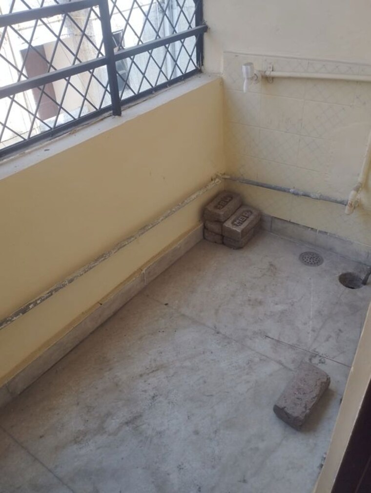 Balcony, kalkaji 2 Bedroom 115 Sq.Ft. Builder Floor In Kalkaji Delhi 9921864