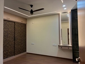 Room in 3 BHK Builder Floor at Kondapur – for Rent