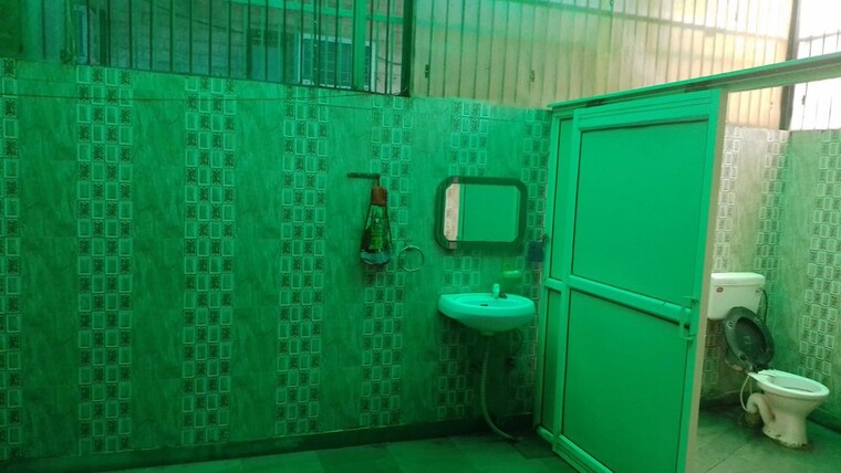 Bathroom, delta iii greater noida 6 Bedroom 350 Sq.Mt. Independent House In Delta Iii Greater Noida Greater Noida 9750892