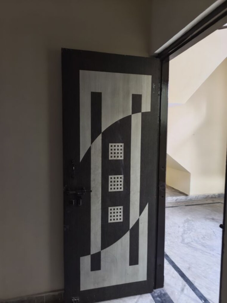 Room, beta ii greater noida 6 Bedroom 120 Sq.Mt. Independent House In Beta Ii Greater Noida Greater Noida 9750800