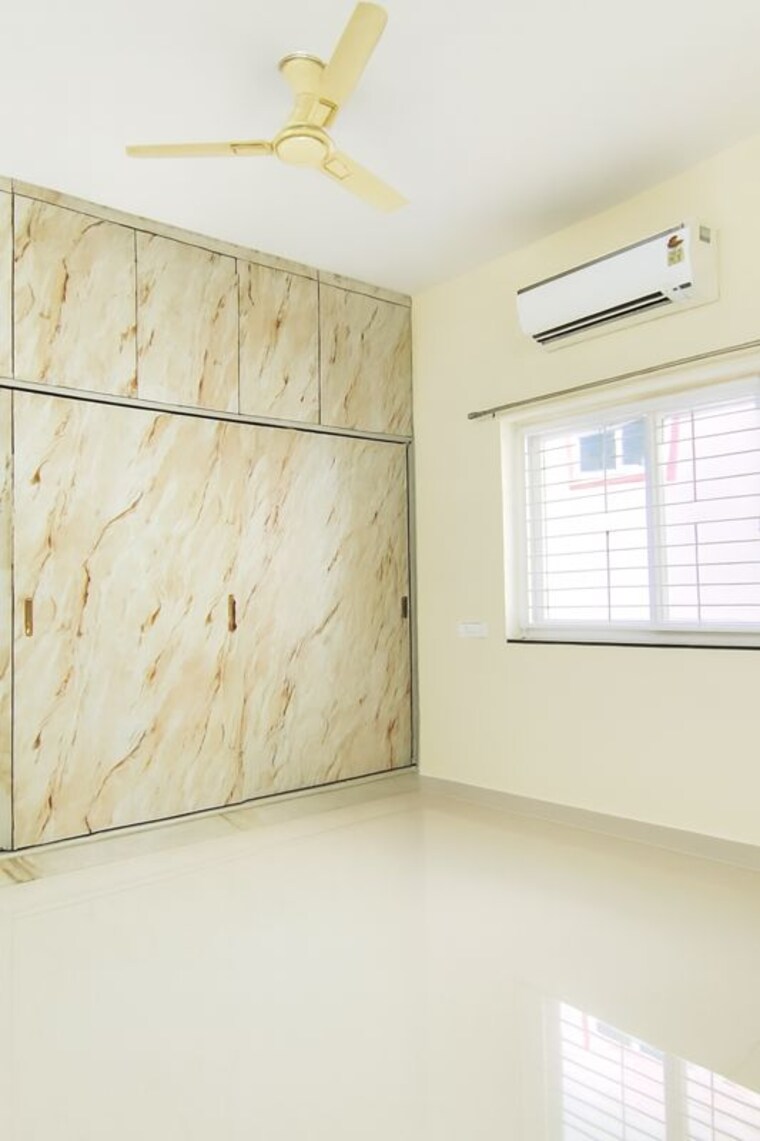Room, madhapur 3 Bedroom 2100 Sq.Ft. Builder Floor In Madhapur Hyderabad 9921871