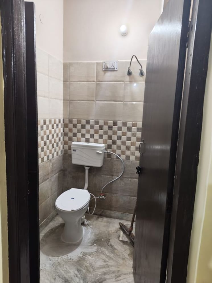 Bathroom, sector 36 greater noida 6 Bedroom 75 Sq.Mt. Independent House In Sector 36 Greater Noida Greater Noida 9750674