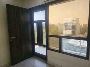 Room in 6 BHK Villa at Sector 27 – for Sale