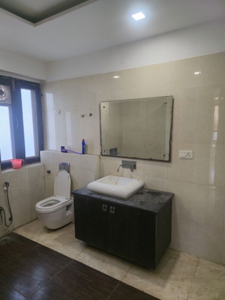 Bathroom, sector 27 6 Bedroom 112 Sq.Mt. Villa In Sector 27 Noida 9921879