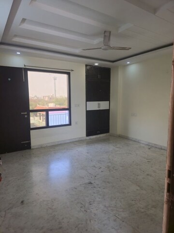 Room in 6 BHK Villa at Sector 27 – for Sale