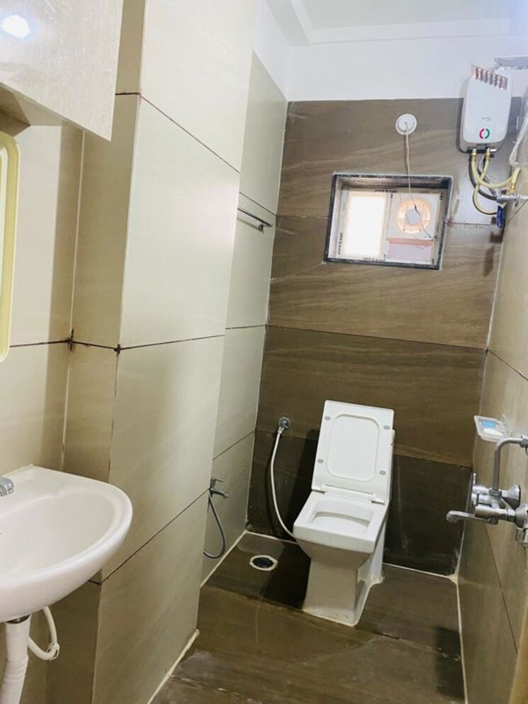 Bathroom, manikonda 3 Bedroom 2000 Sq.Ft. Builder Floor In Manikonda Hyderabad 9921898
