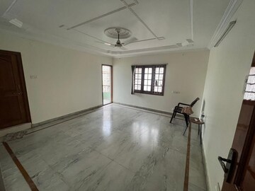 Room in 3 BHK Apartment at Sri Nagar Colony – for Sale