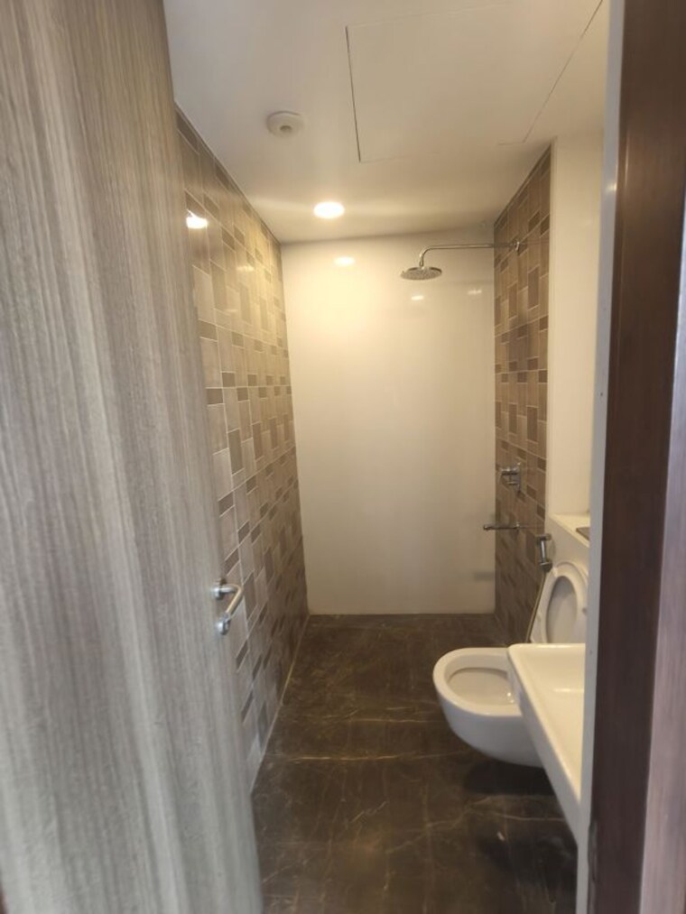 Bathroom, lodha-the-park 2 Bedroom 893 Sq.Ft. Apartment In Worli Mumbai 9921916