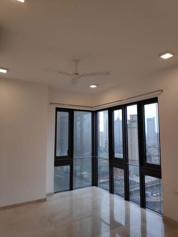 Room in 2 BHK Apartment at Lodha The Park, Worli – for Rent