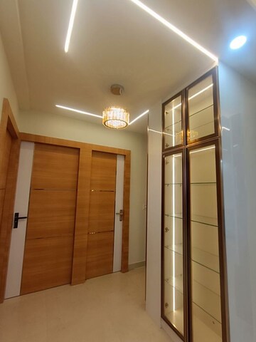 Room in 3 BHK Builder Floor at RWA Residential Society Sector 46, Sector 46 – for Rent