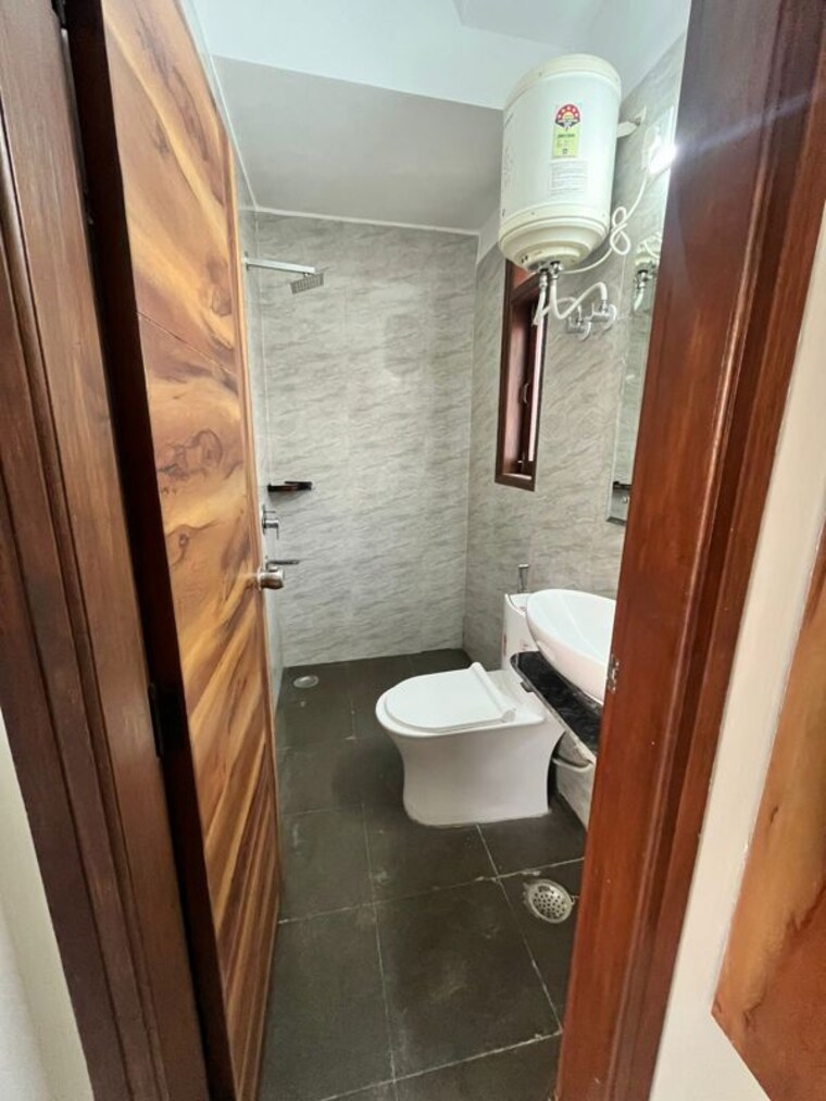 Bathroom, sector 55 1.5 Bedroom 750 Sq.Ft. Builder Floor In Sector 55 Gurgaon 9922092
