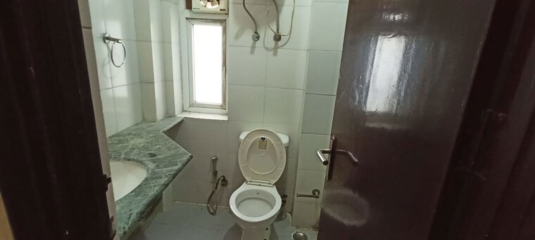 Bathroom, bptp-princess-park 2 Bedroom 1368 Sq.Ft. Apartment In Sector 86 Faridabad 9922074