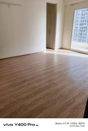 Room in 4 BHK Apartment at Amrapali Crystal Homes, Sector 76 – for Rent