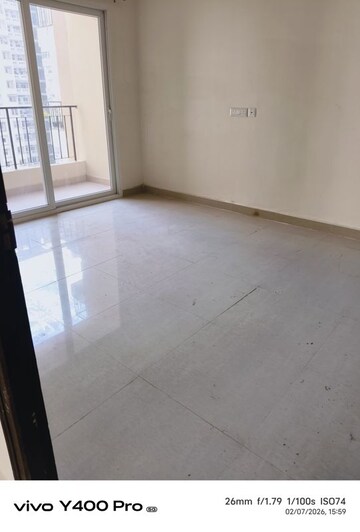 Room in 4 BHK Apartment at Amrapali Crystal Homes, Sector 76 – for Rent