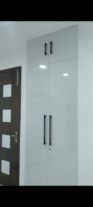 Room in 2 BHK Apartment at Amar Colony – for Rent