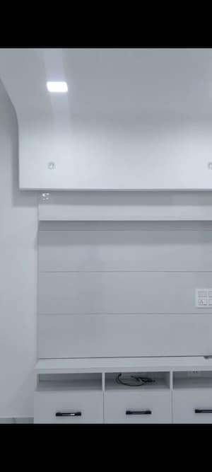 Furnished Amenities in 2 BHK Apartment at Amar Colony – for Rent