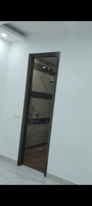 Furnished Amenities in 2 BHK Apartment at Amar Colony – for Rent