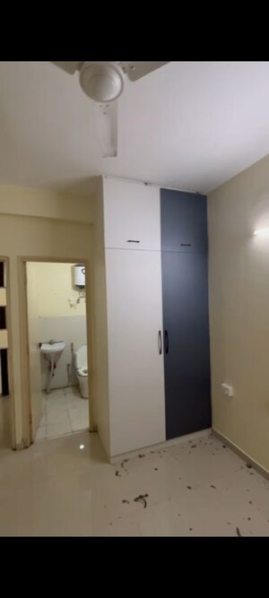 Room in 2 BHK Apartment at Pyramid Elite, Sector 86 – for Rent