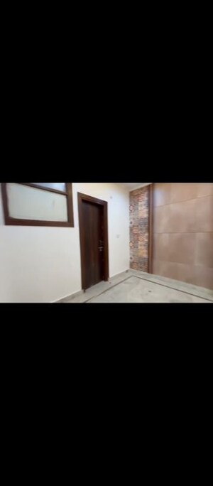 Room in 3 BHK Builder Floor at Dwarka Mor – for Sale
