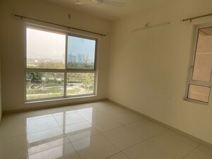 Room in 2 BHK Apartment at Godrej Green Vistas, Mahalunge – for Rent