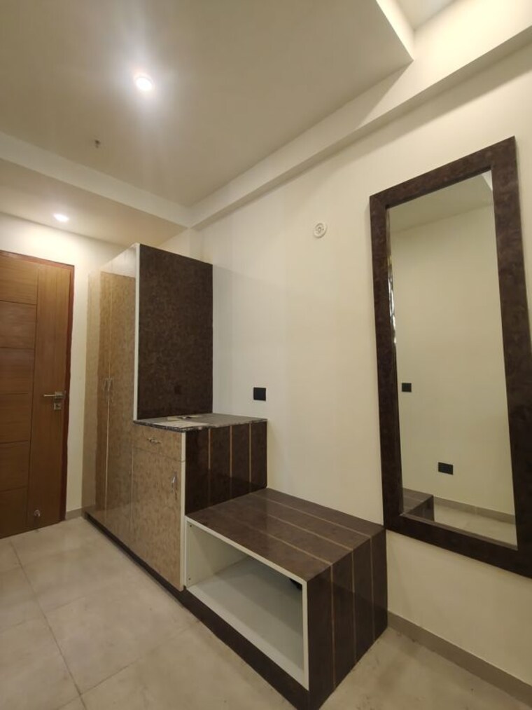 Room, omaxe-hazratganj Studio 565 Sq.Ft. Apartment In Gomti Nagar Lucknow 9922187