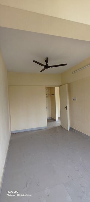 Room in 2 BHK Apartment at Trimurti Narayan, Mulund East – for Rent