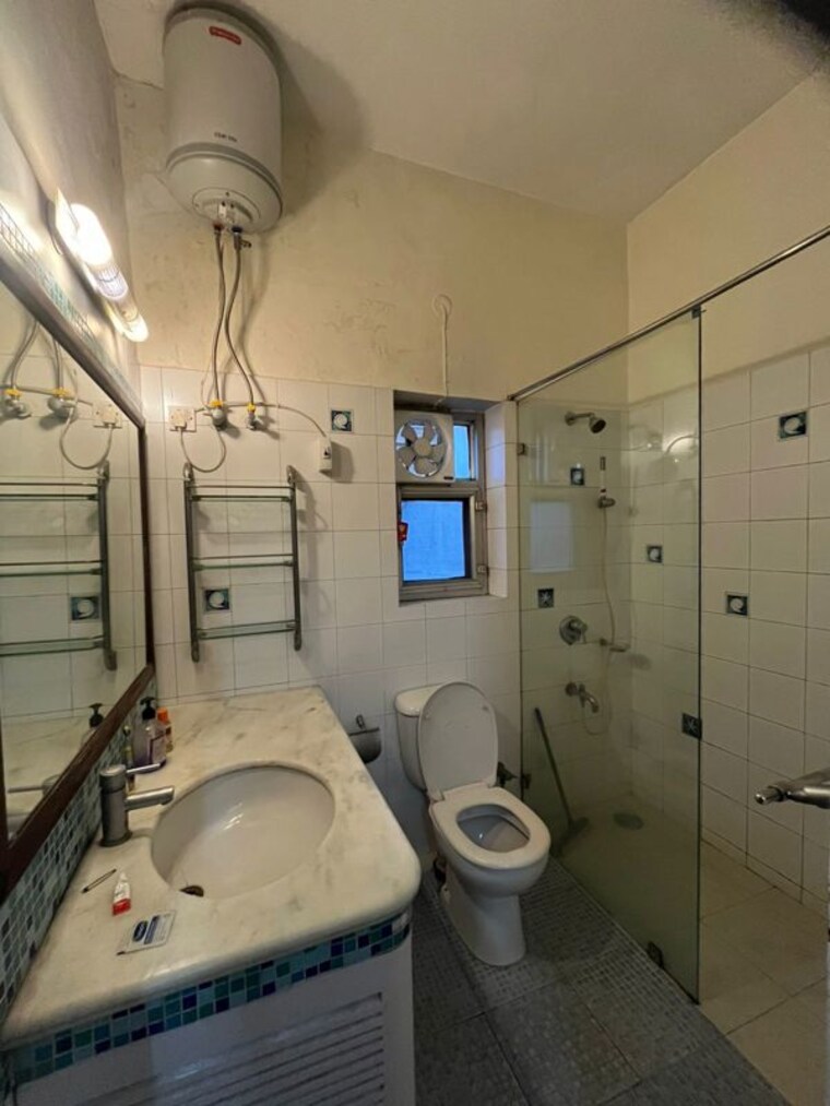 Bathroom, vasant kunj 2 Bedroom 1300 Sq.Ft. Apartment In Vasant Kunj Delhi 9922218