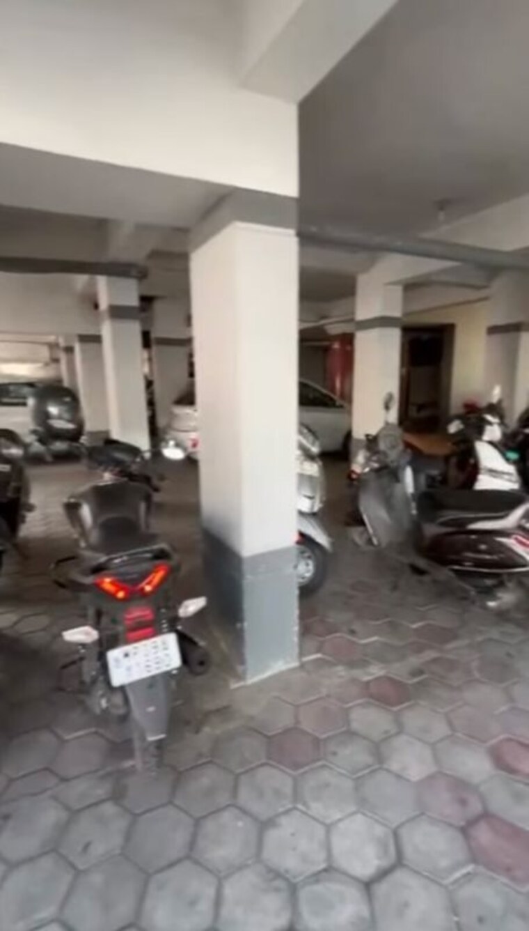  Parking, palsikar colony 2 Bedroom 1050 Sq.Ft. Apartment In Palsikar Colony Indore 9922226