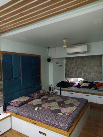 Bedroom in 3.5 BHK Apartment at Hiranandani Meadows, Manpada – for Rent