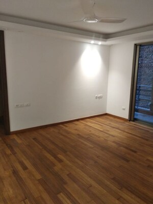 Room in 4 BHK Builder Floor at Panchsheel Enclave – for Rent