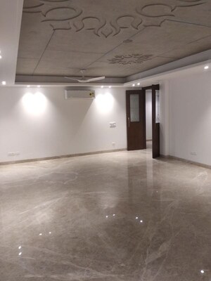 Room in 4 BHK Builder Floor at Panchsheel Enclave – for Rent