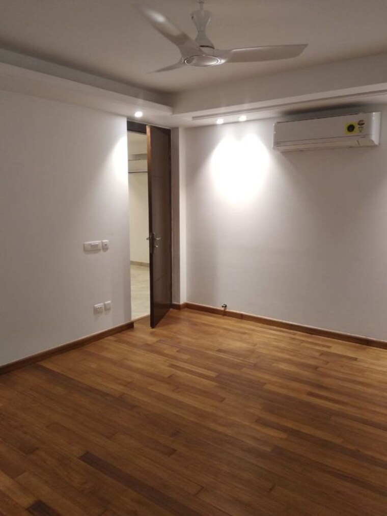 Room, panchsheel enclave 4 Bedroom 600 Sq.Yd. Builder Floor In Panchsheel Enclave Delhi 9922257