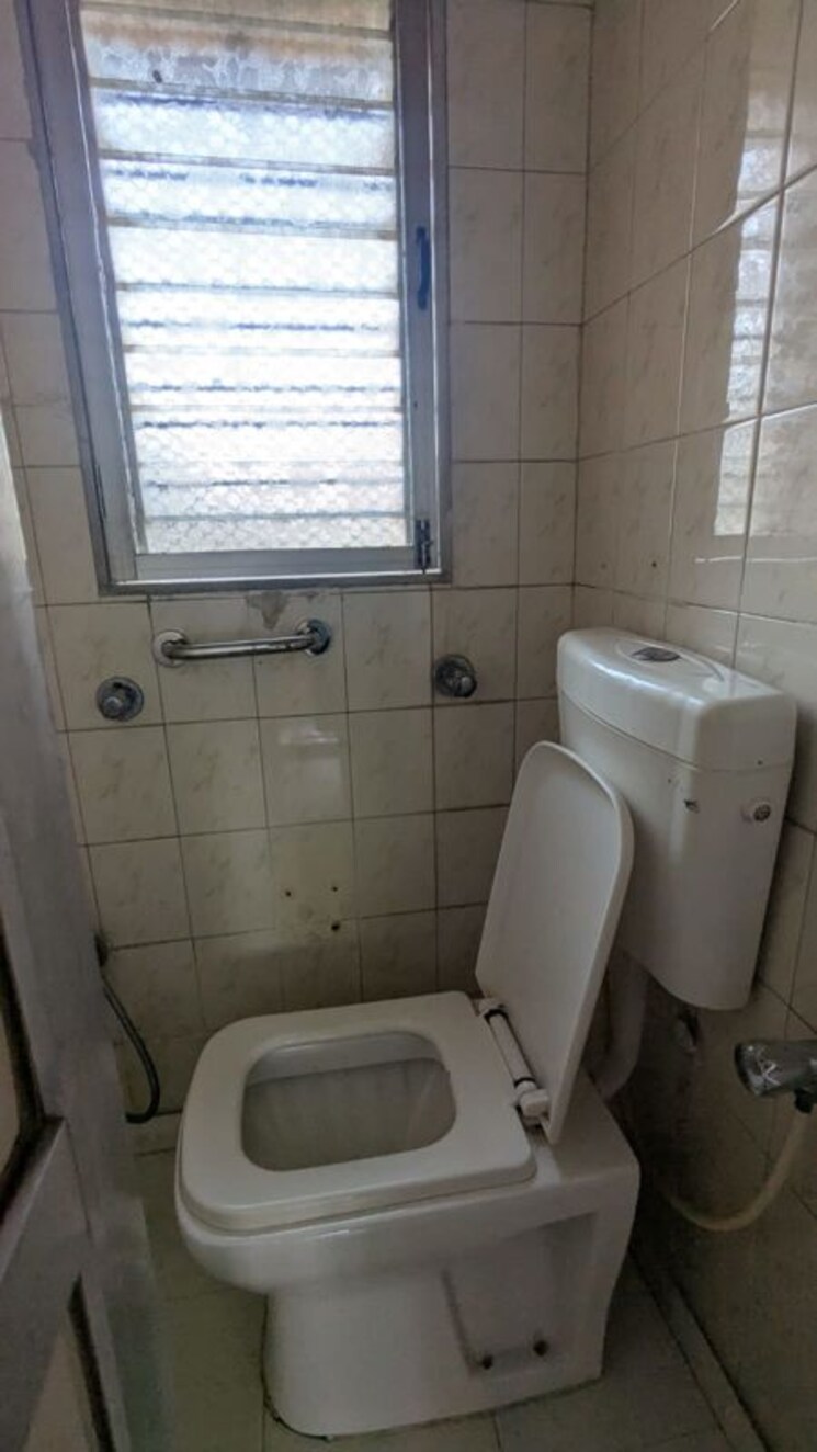 Bathroom, borivali east 1 Bedroom 450 Sq.Ft. Apartment In Borivali East Mumbai 9922282