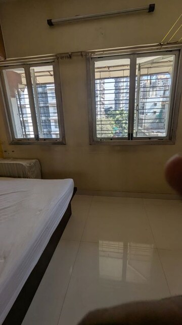 Room in 1 BHK Apartment at Borivali East – for Rent