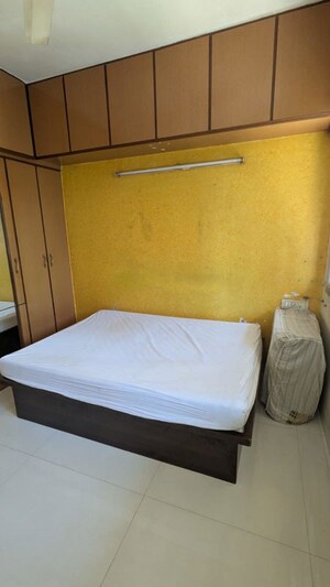 Bedroom in 1 BHK Apartment at Borivali East – for Rent