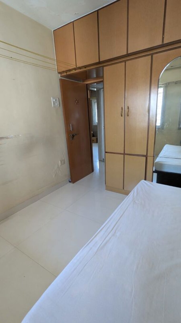 Room, borivali east 1 Bedroom 450 Sq.Ft. Apartment In Borivali East Mumbai 9922282