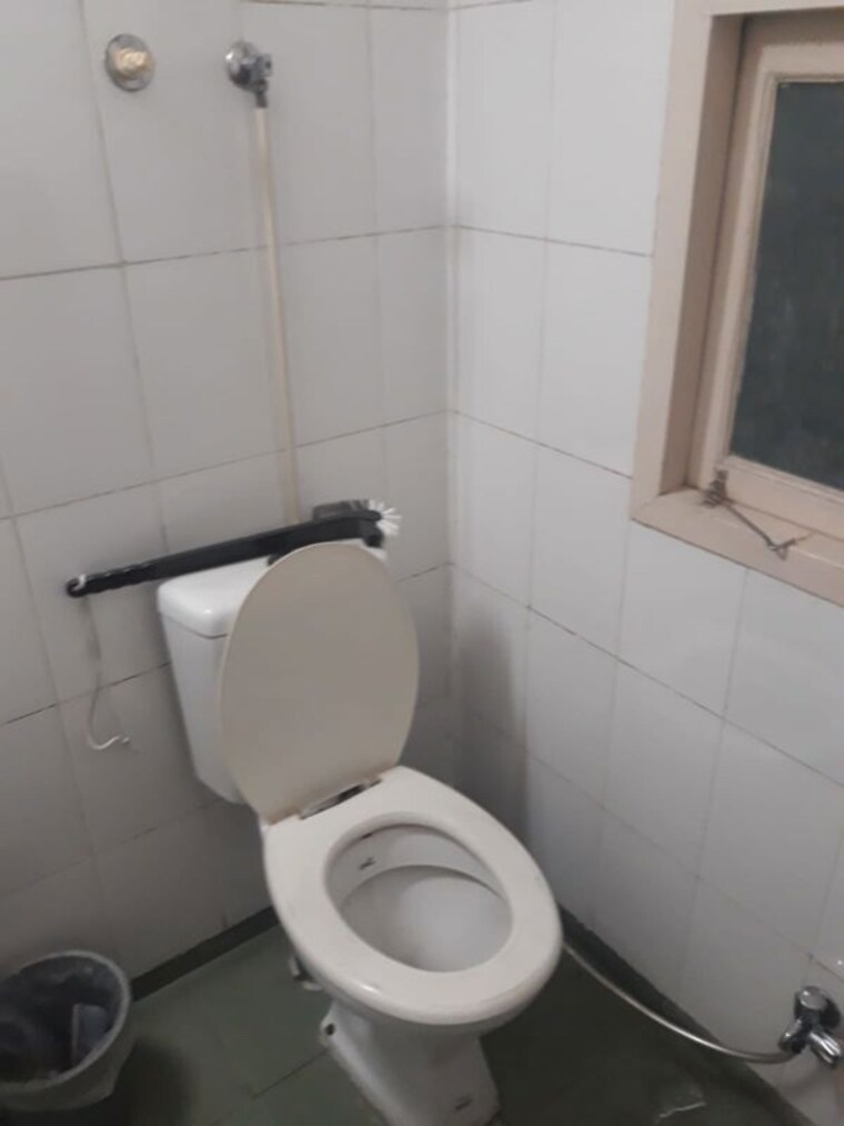 Bathroom, shiv-sai-ozone-park 3 Bedroom 1480 Sq.Ft. Apartment In Sector 86 Faridabad 9922289