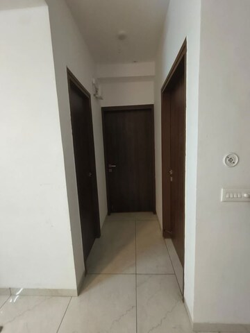 Furnished Amenities in 3.5 BHK Apartment at Omaxe R2, Gomti Nagar – for Rent