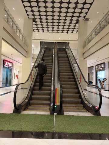  Showroom – Exterior View View at Omaxe Hazratganj, Gomti Nagar - for Rent