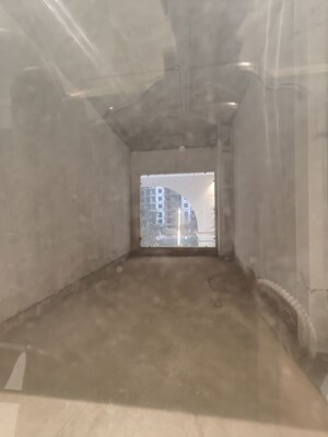 Room in  Showroom at Omaxe Hazratganj, Gomti Nagar – for Rent