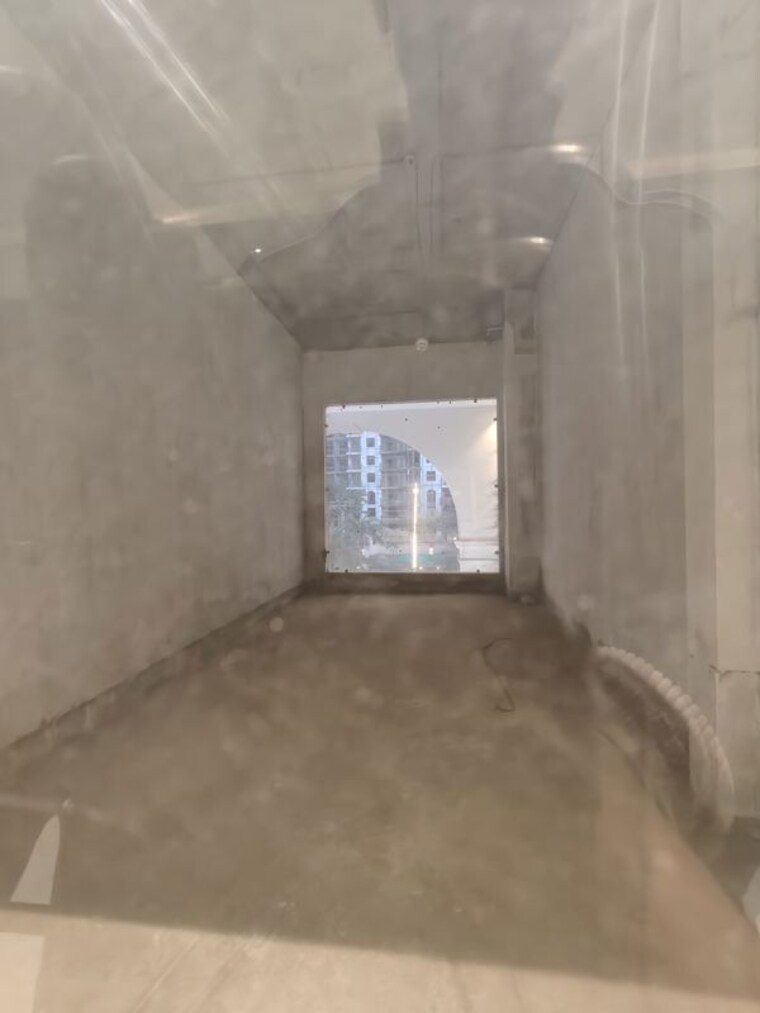 Room, omaxe-hazratganj Commercial Showroom 800 Sq.Ft. In Gomti Nagar Lucknow 9922317